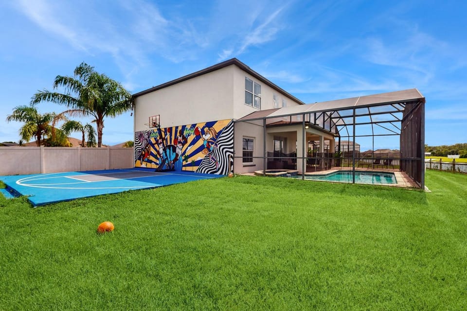 Property building, Day, Natural landscape, Pool view