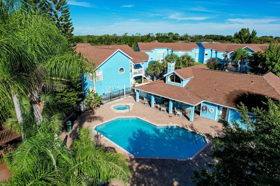 Property building, Day, Garden, Pool view, Swimming pool, Swimming pool