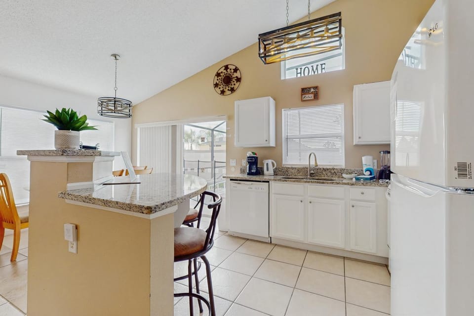 Kitchen or kitchenette, dishwasher, minibar, stove, kitchen