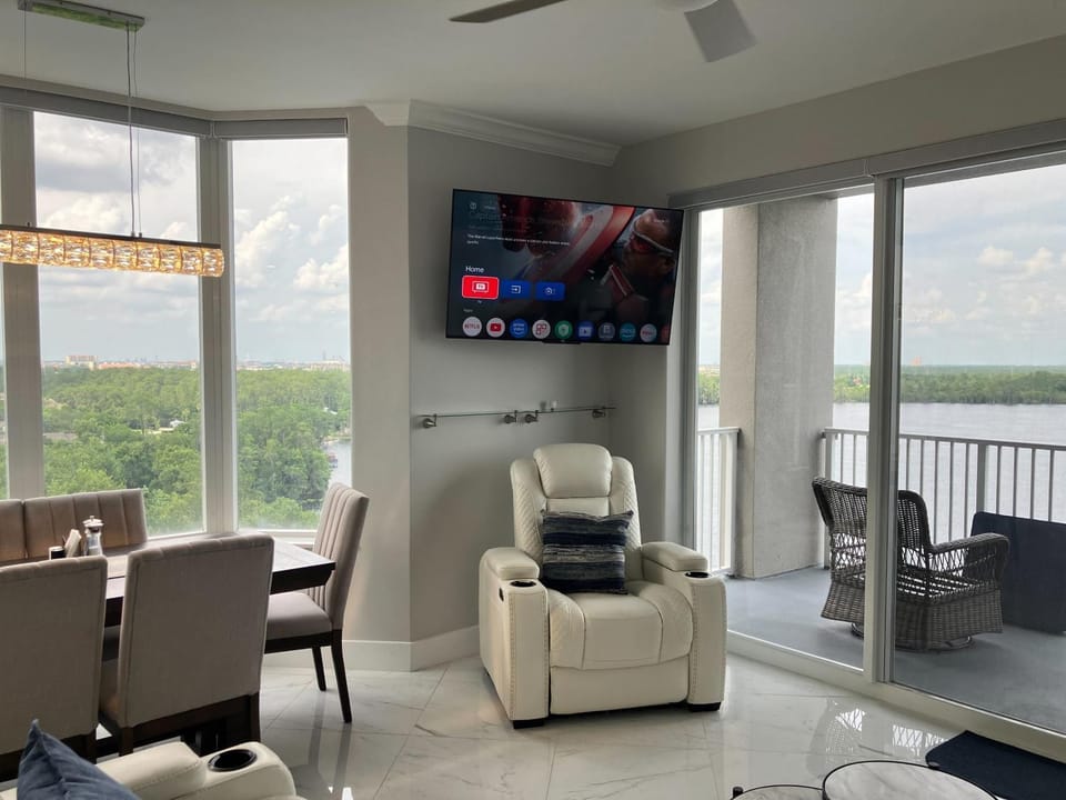 TV and multimedia, Living room, Seating area