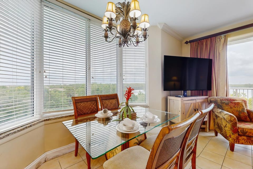 TV and multimedia, View (from property/room), Seating area, Dining area