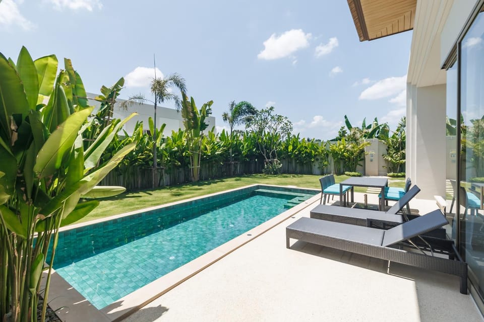 Patio, Day, Garden view, Pool view, Swimming pool, sunbed