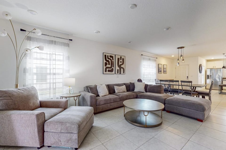 Kitchen or kitchenette, Living room, Seating area, Dining area, air conditioner