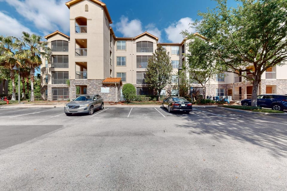 Property building, Day, Neighbourhood, Street view, Location, Parking