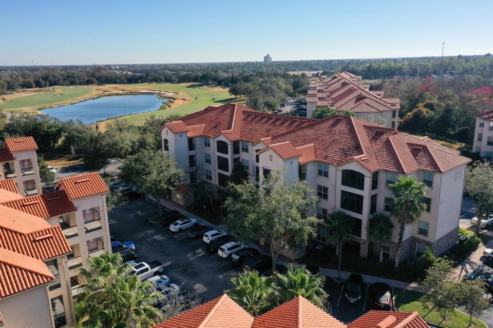 Property building, Natural landscape, Bird's eye view, Street view, Location, Parking