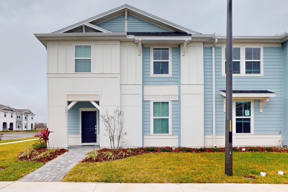 Property building, Spring, Day, Garden