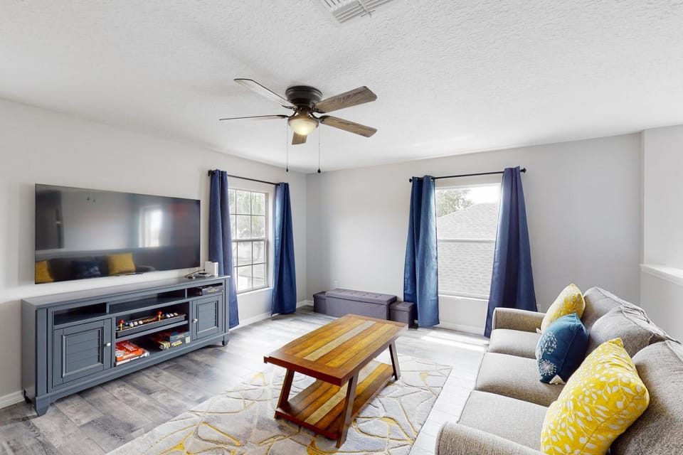 TV and multimedia, Living room, Seating area