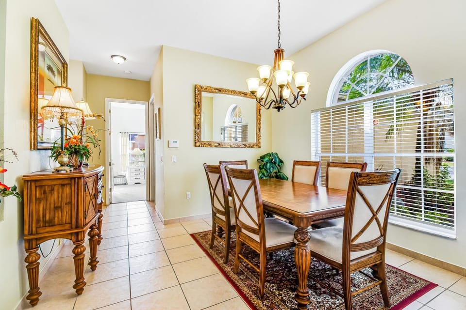 Seating area, Dining area