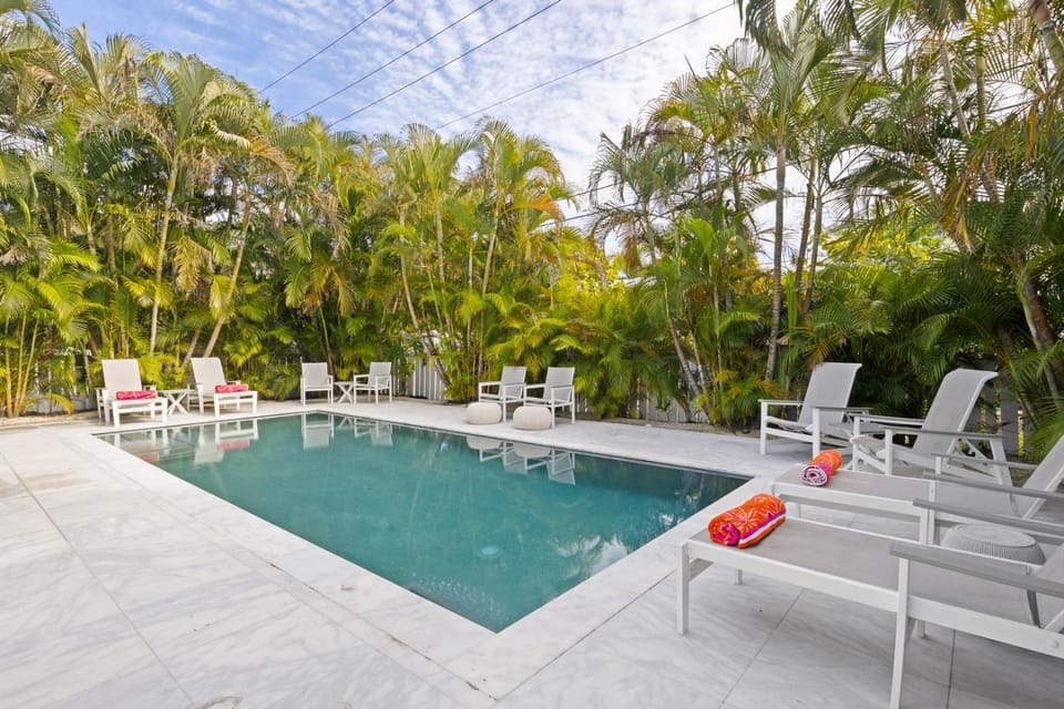 Villa Maria - 1 Block to Pine! 3 Blocks to Beach! Pool, Ping Pong by Anna Maria Life House in Anna Maria Island
