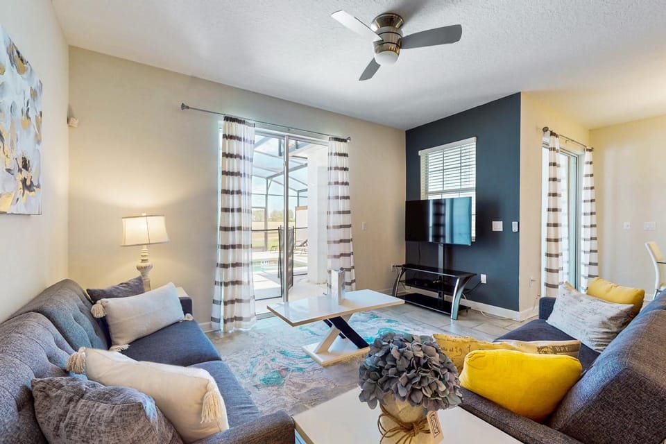 TV and multimedia, Living room, Seating area