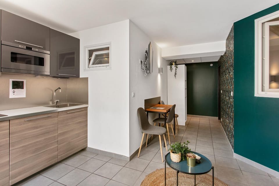 Kitchen or kitchenette