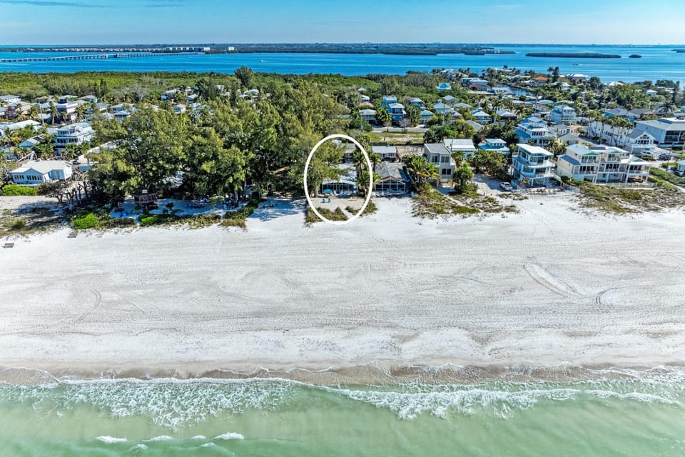 Fins to the L eft by Anna Maria Life Vacation Rentals House in Holmes Beach