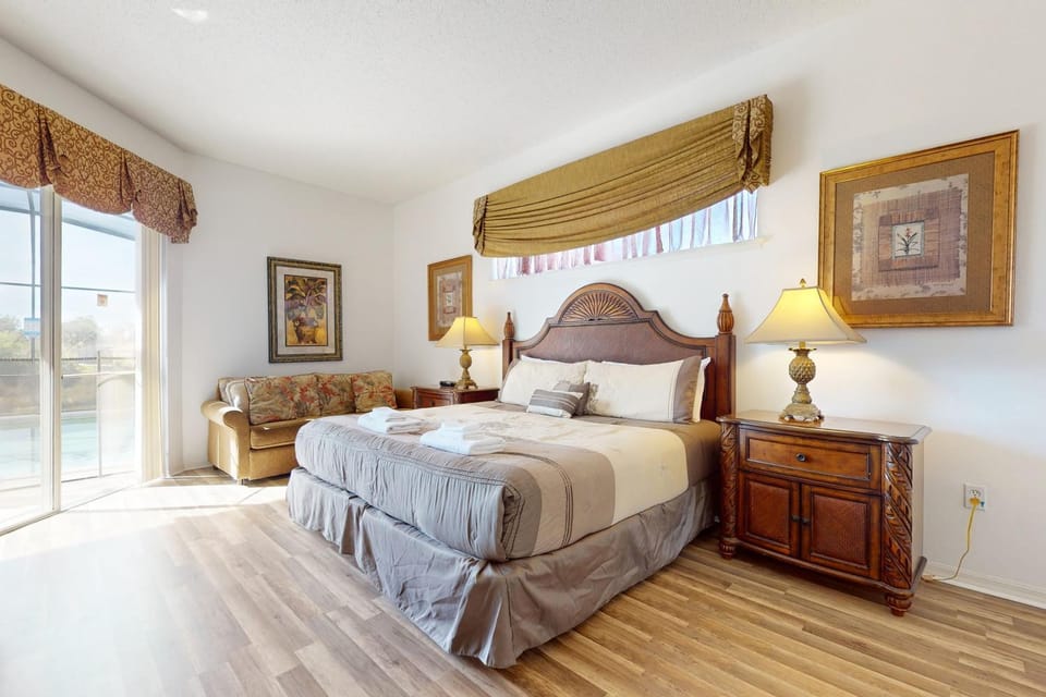 Bed, Seating area, Bedroom