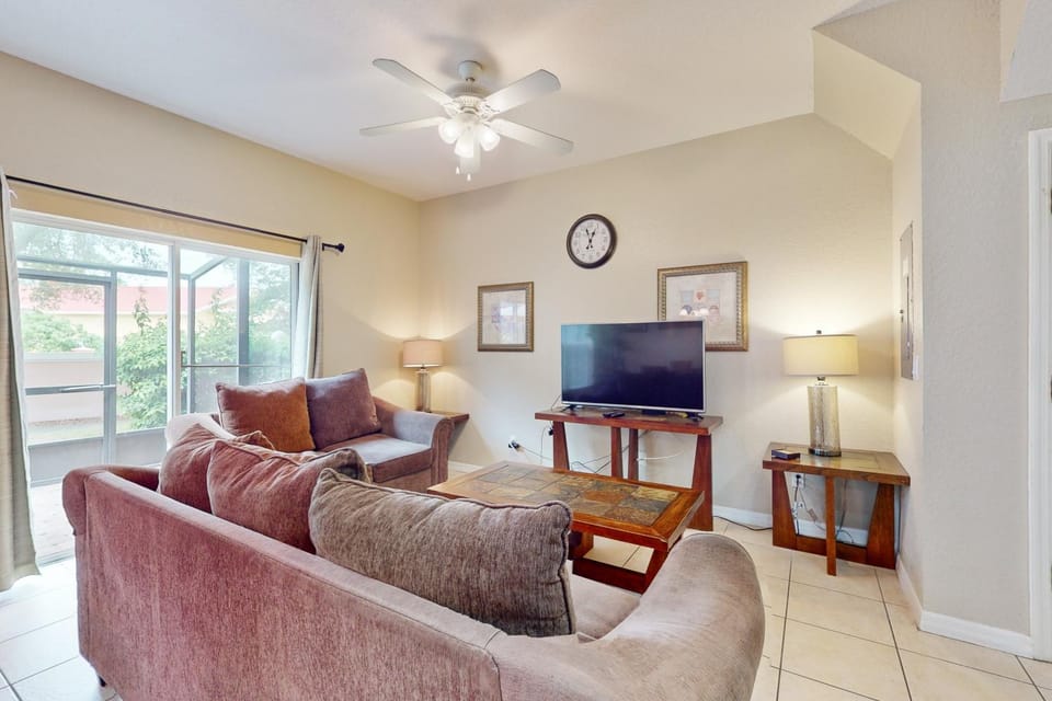 TV and multimedia, Living room, Seating area