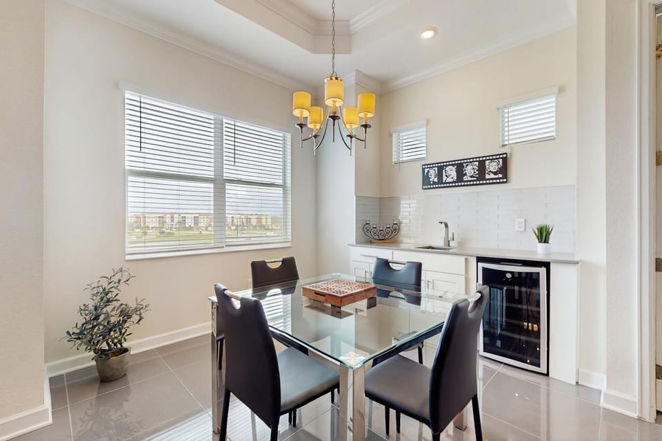 Seating area, Dining area