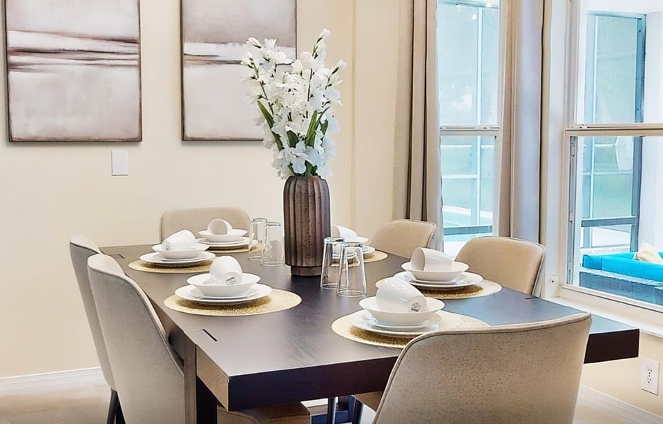 Seating area, Dining area