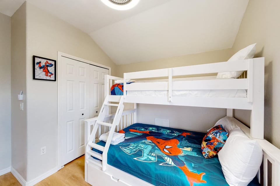 Bed, Bedroom, bunk bed