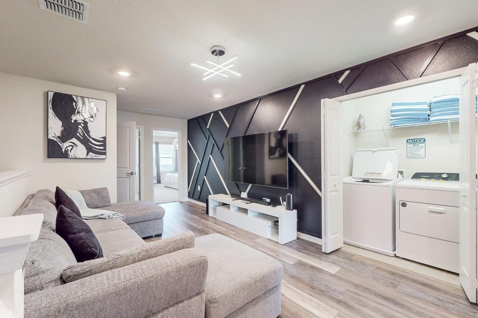 TV and multimedia, Living room, Seating area, laundry