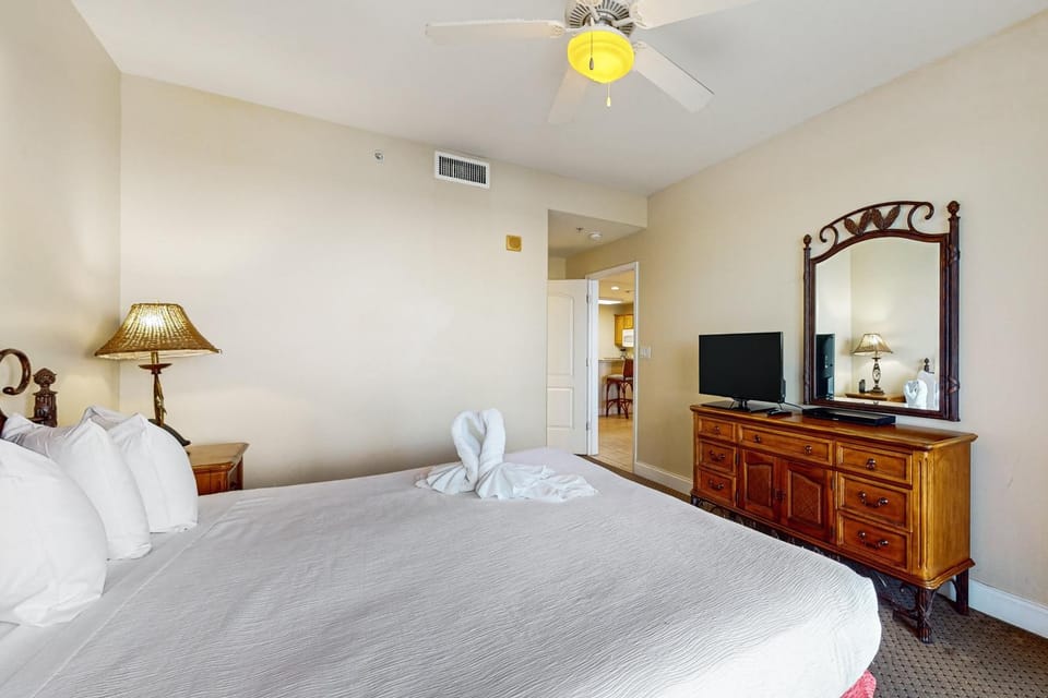 Bed, TV and multimedia, Bedroom