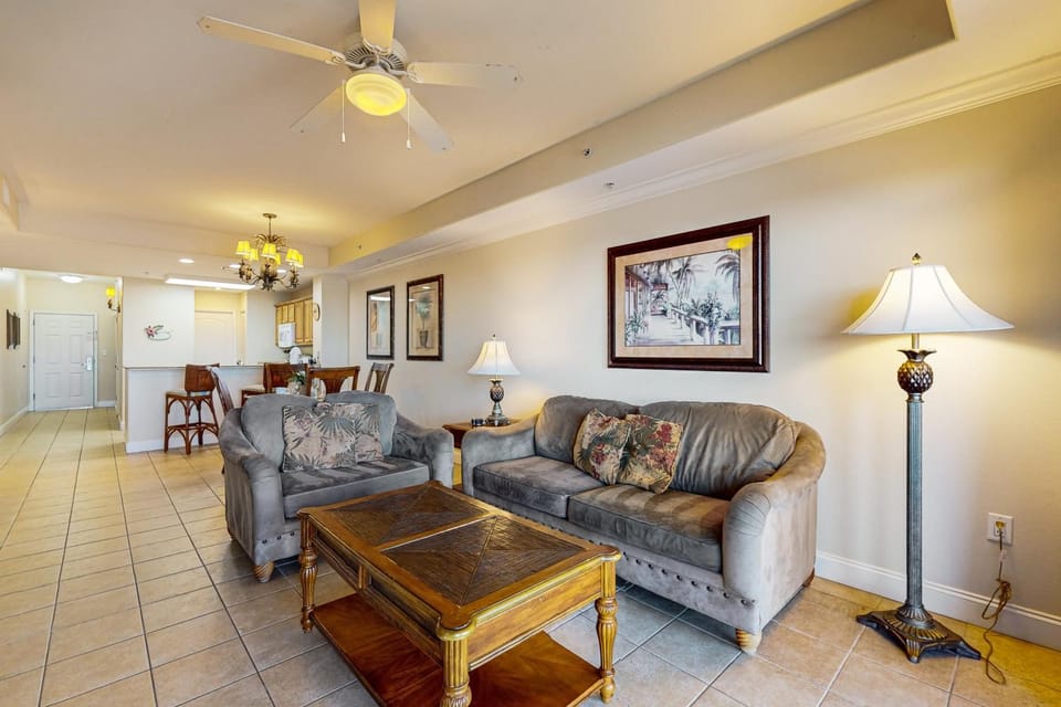 Kitchen or kitchenette, Living room, Seating area