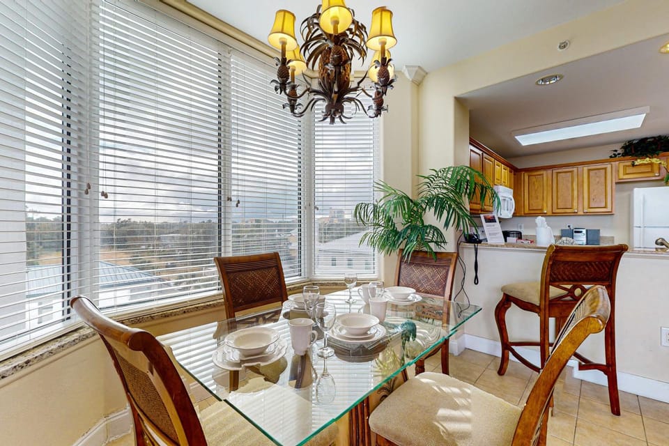Kitchen or kitchenette, Seating area