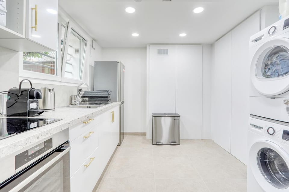 Kitchen or kitchenette, laundry
