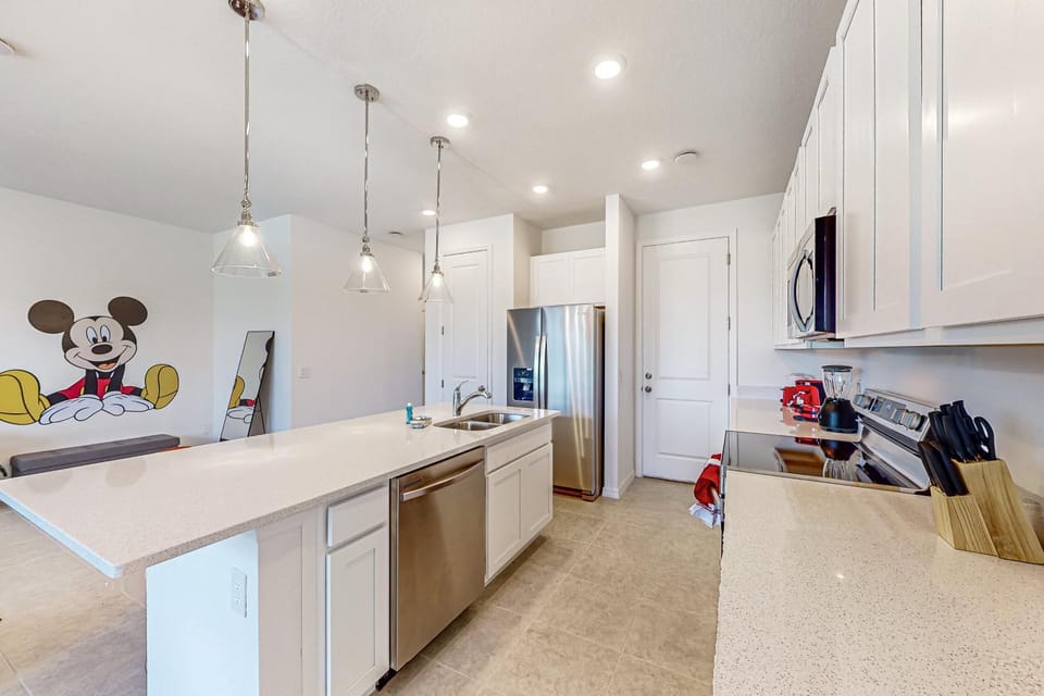 Kitchen or kitchenette, oven, kitchen