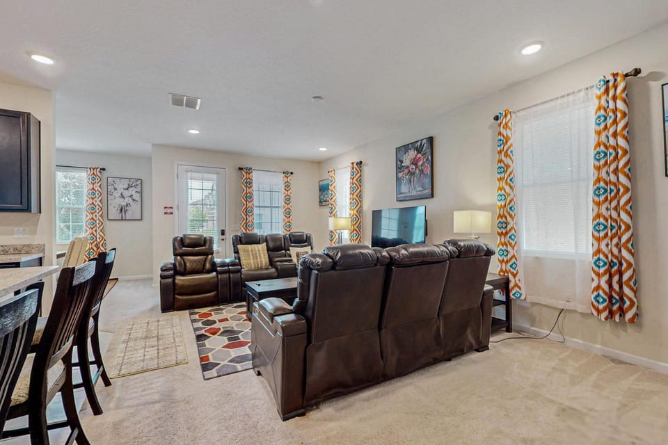 TV and multimedia, Living room, Seating area, Dining area