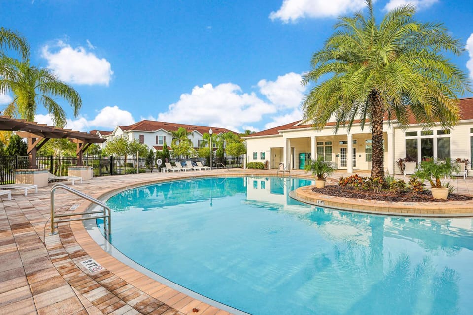 Property building, Spring, Day, Pool view, Swimming pool