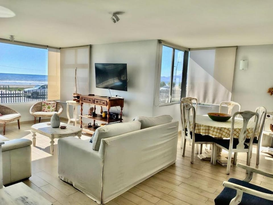 Wonderful ground floor beachfront Av del Mar Apartment in La Serena