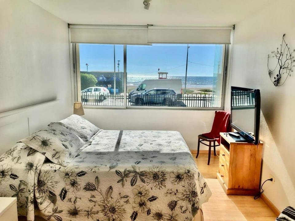 Wonderful ground floor beachfront Av del Mar Apartment in La Serena
