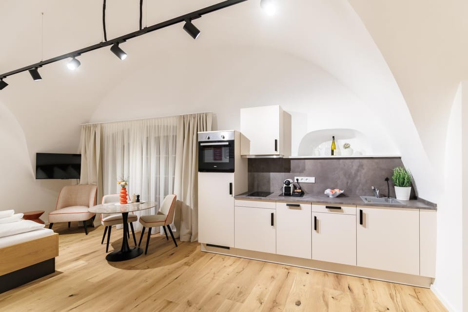 Kitchen or kitchenette, Dining area, kitchen