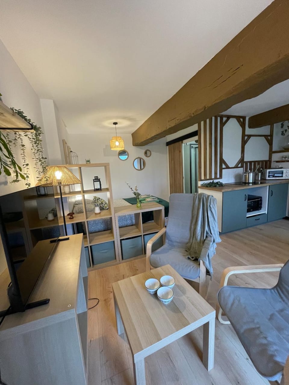 Kitchen or kitchenette, Living room, Seating area, Dining area, pet friendly, stove