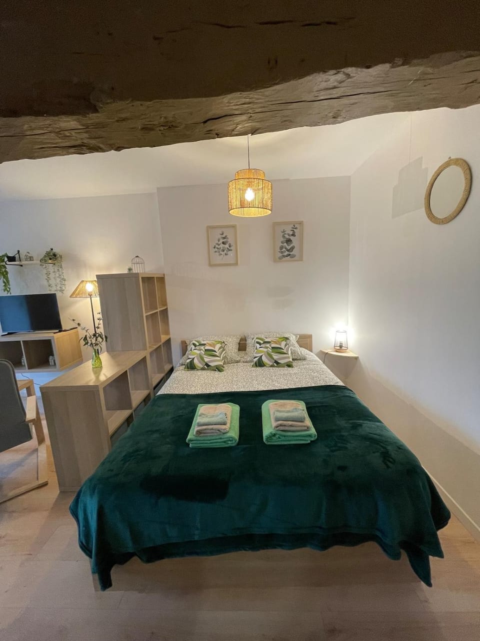 Bed, Photo of the whole room, Bedroom, towels