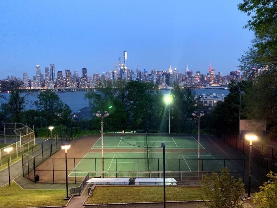 THIS VIEW 15 minutes to Times Square! Apartment in North Bergen