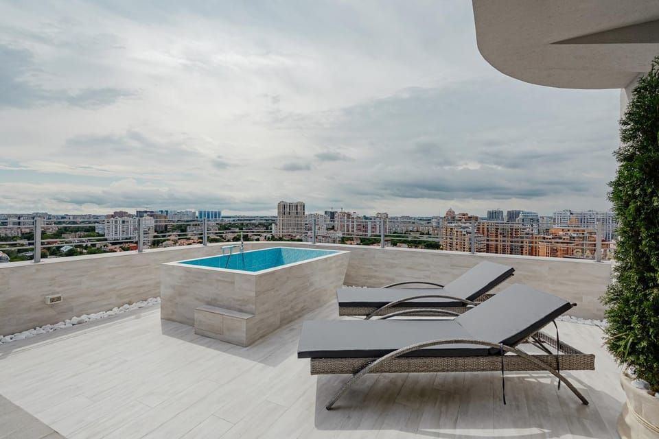 Patio, Day, Natural landscape, View (from property/room), Balcony/Terrace, Pool view, Swimming pool, sunbed