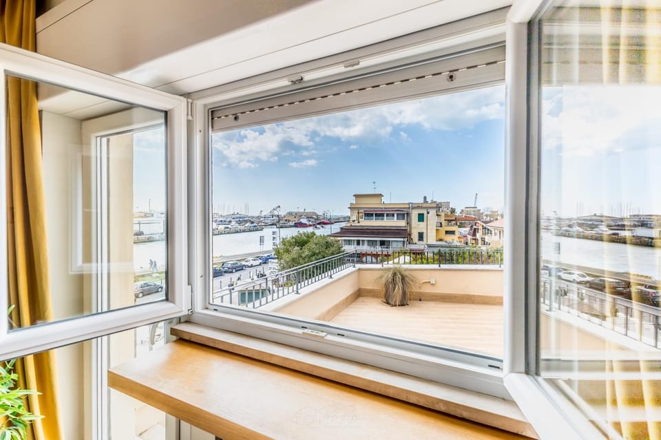 ASIAN LOVE historic center Fiumicino Bed and Breakfast in Fiumicino