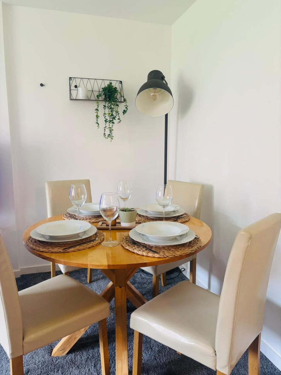 Modern Ground floor 2 Bed Apartment Secure Parking & Perfect for City- CelticEmirates Stadium Apartment in Glasgow