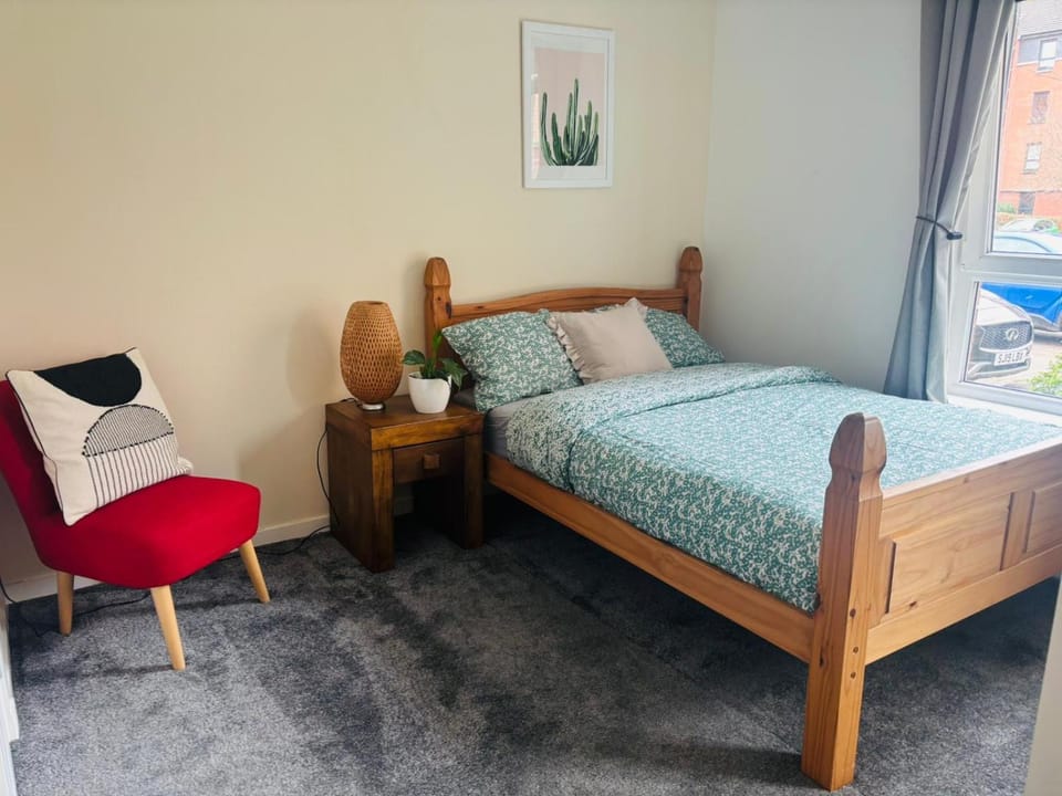 Modern Ground floor 2 Bed Apartment Secure Parking & Perfect for City- CelticEmirates Stadium Apartment in Glasgow