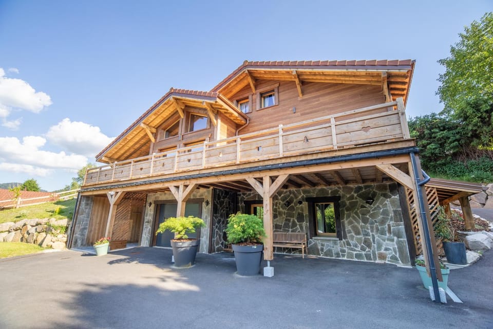 Chalet neuf et cosy, spa, salle de jeux, 12p Chalet in Xonrupt-Longemer