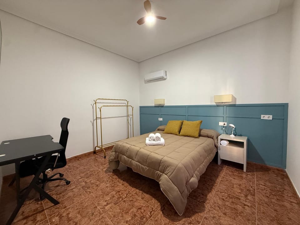 Bed, Photo of the whole room, Seating area, Bedroom, air conditioner