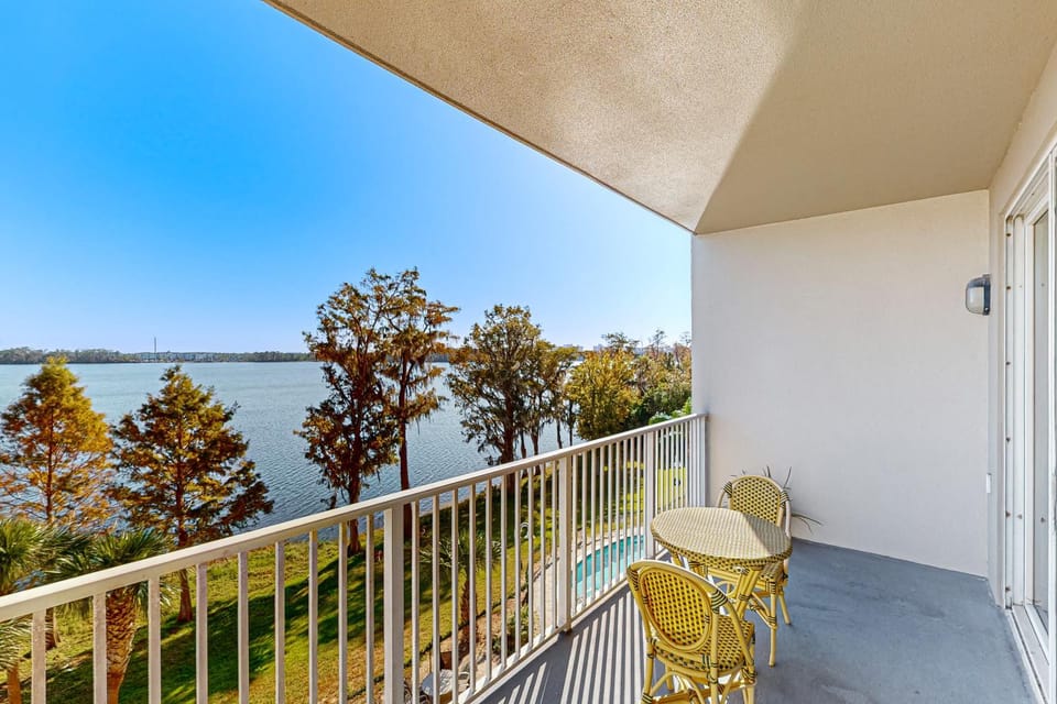 Day, Balcony/Terrace, Dining area, Lake view
