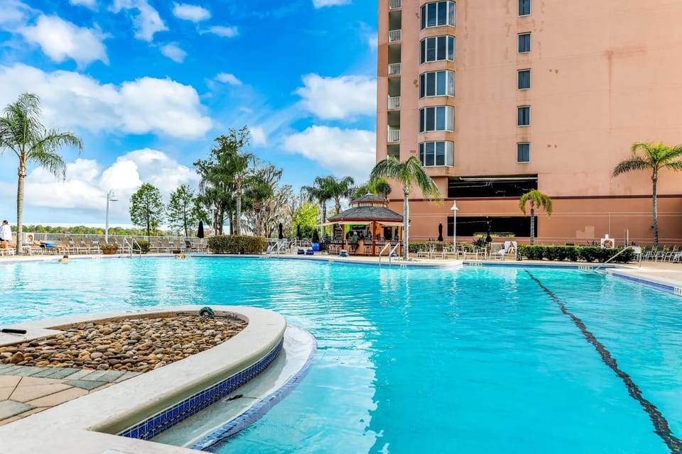 Property building, Day, Pool view, Swimming pool, Swimming pool