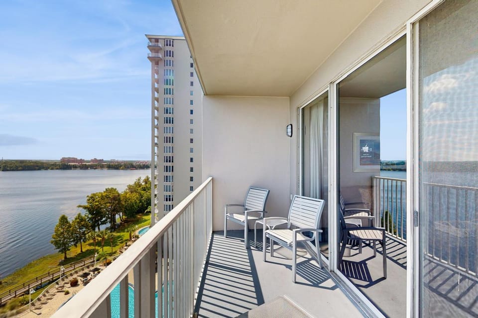 Property building, Day, Balcony/Terrace, Seating area, River view