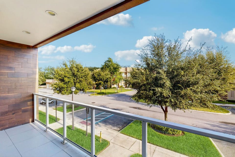 Property building, Facade/entrance, Day