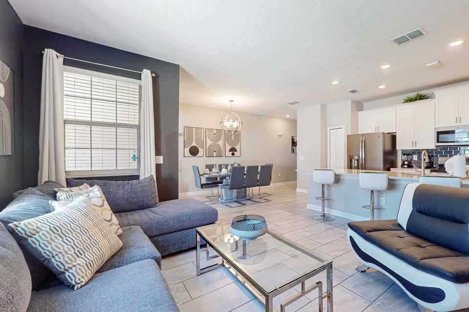 TV and multimedia, Kitchen or kitchenette, Living room, Photo of the whole room, Seating area, Dining area