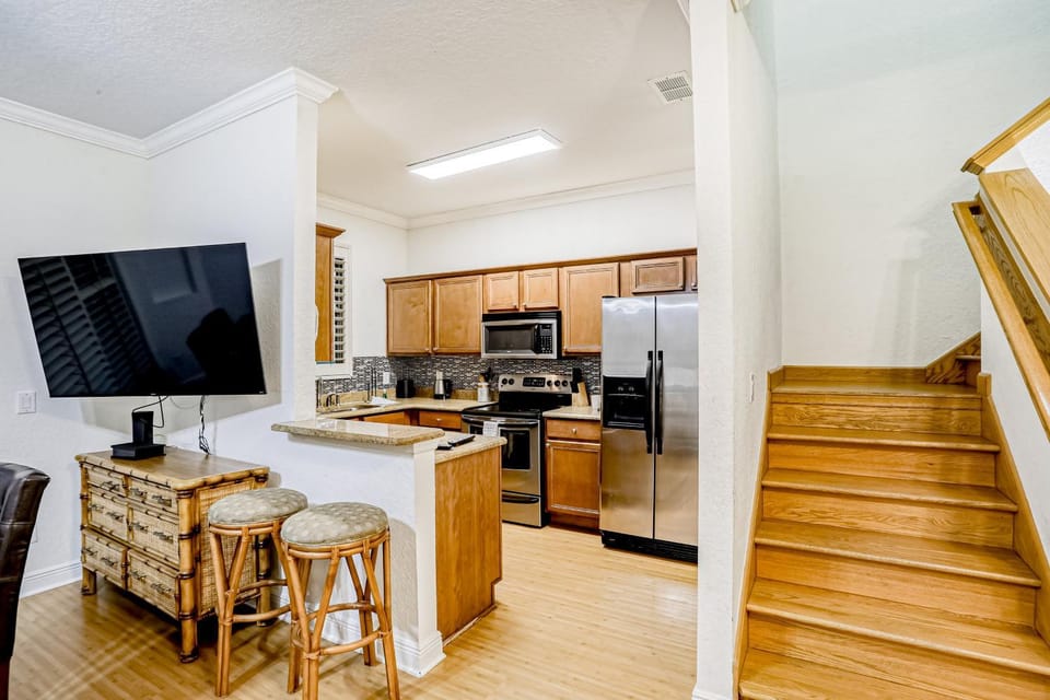 TV and multimedia, Kitchen or kitchenette, Living room, Seating area, Dining area, dishwasher, toaster, kitchen
