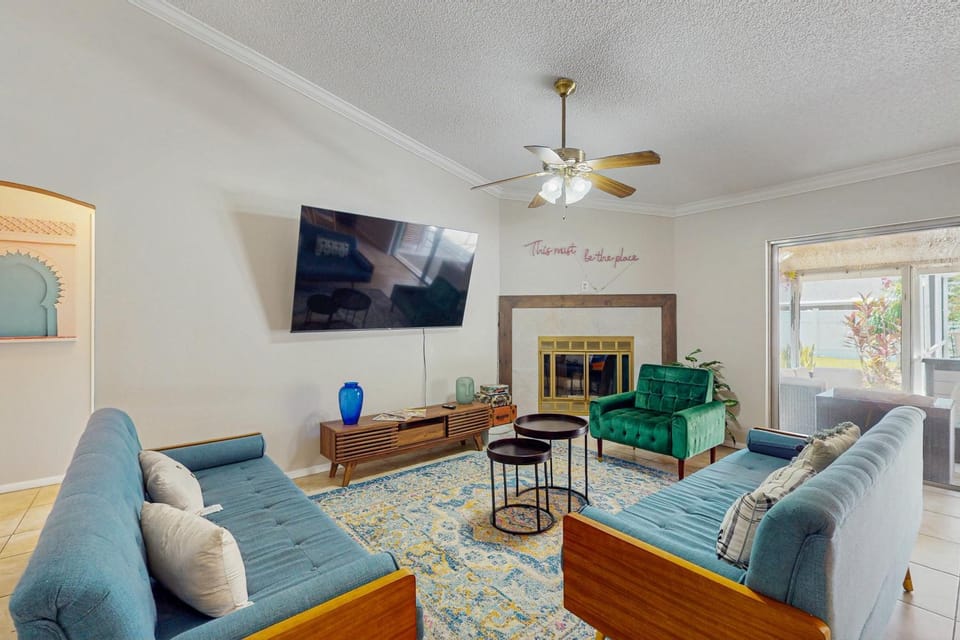 TV and multimedia, Living room, Seating area