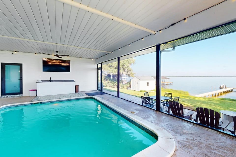 Swimming pool