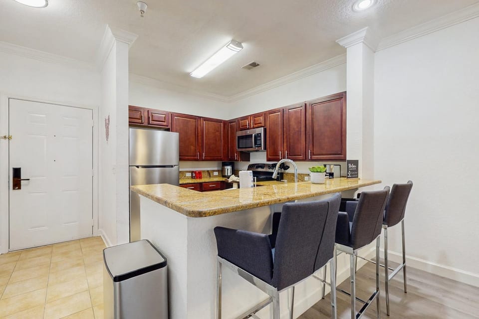 Coffee/tea facilities, Kitchen or kitchenette, oven, stove, kitchen